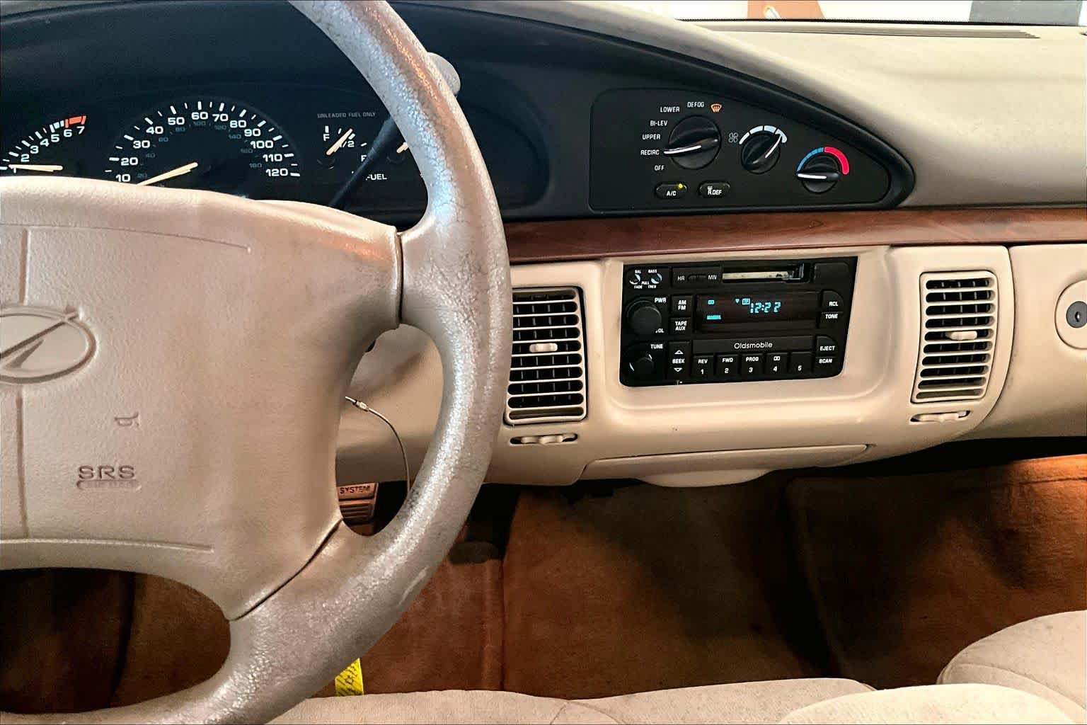 Used 1999 Oldsmobile 88 FWD image 23