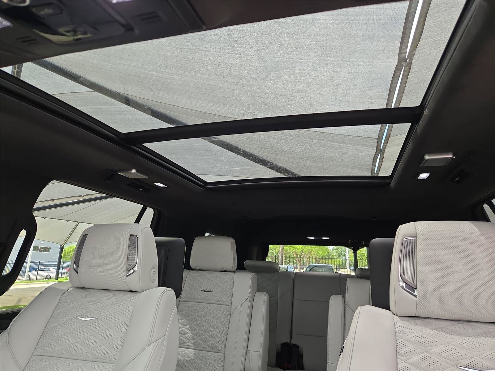 New 2026 Cadillac Escalade Platinum Sport w/ LPO, ONYX Package AWD/4WD image 9