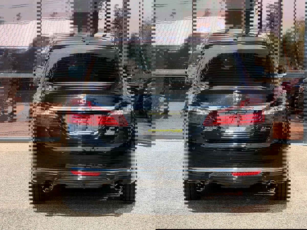 Used 2016 Honda Accord Touring image 9