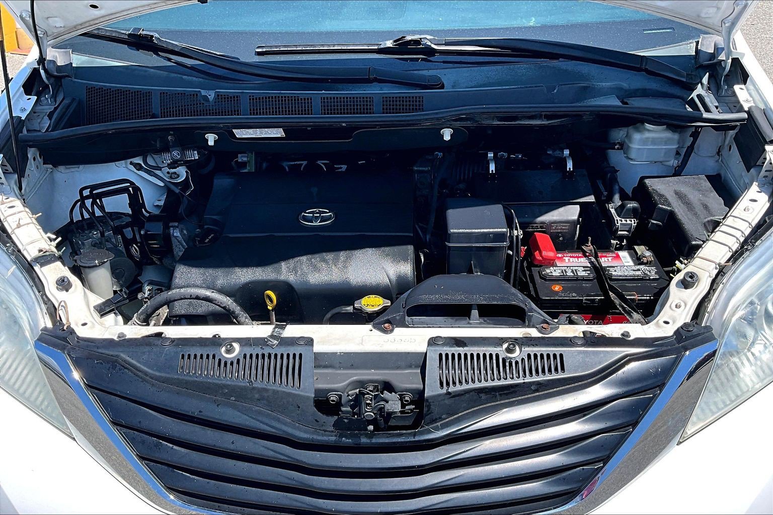 Used 2012 Toyota Sienna LE w/ Towing Pkg AWD/4WD image 10