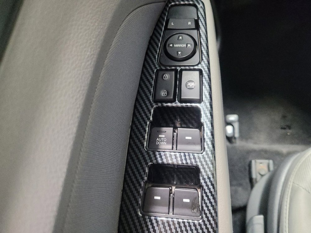 Used 2017 Hyundai Elantra SE image 27