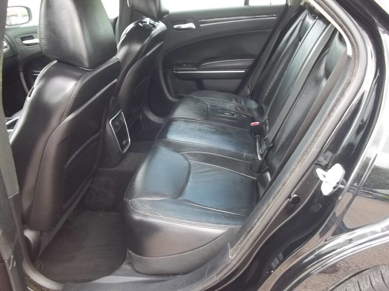 Used 2015 Chrysler 300 Limited image 10