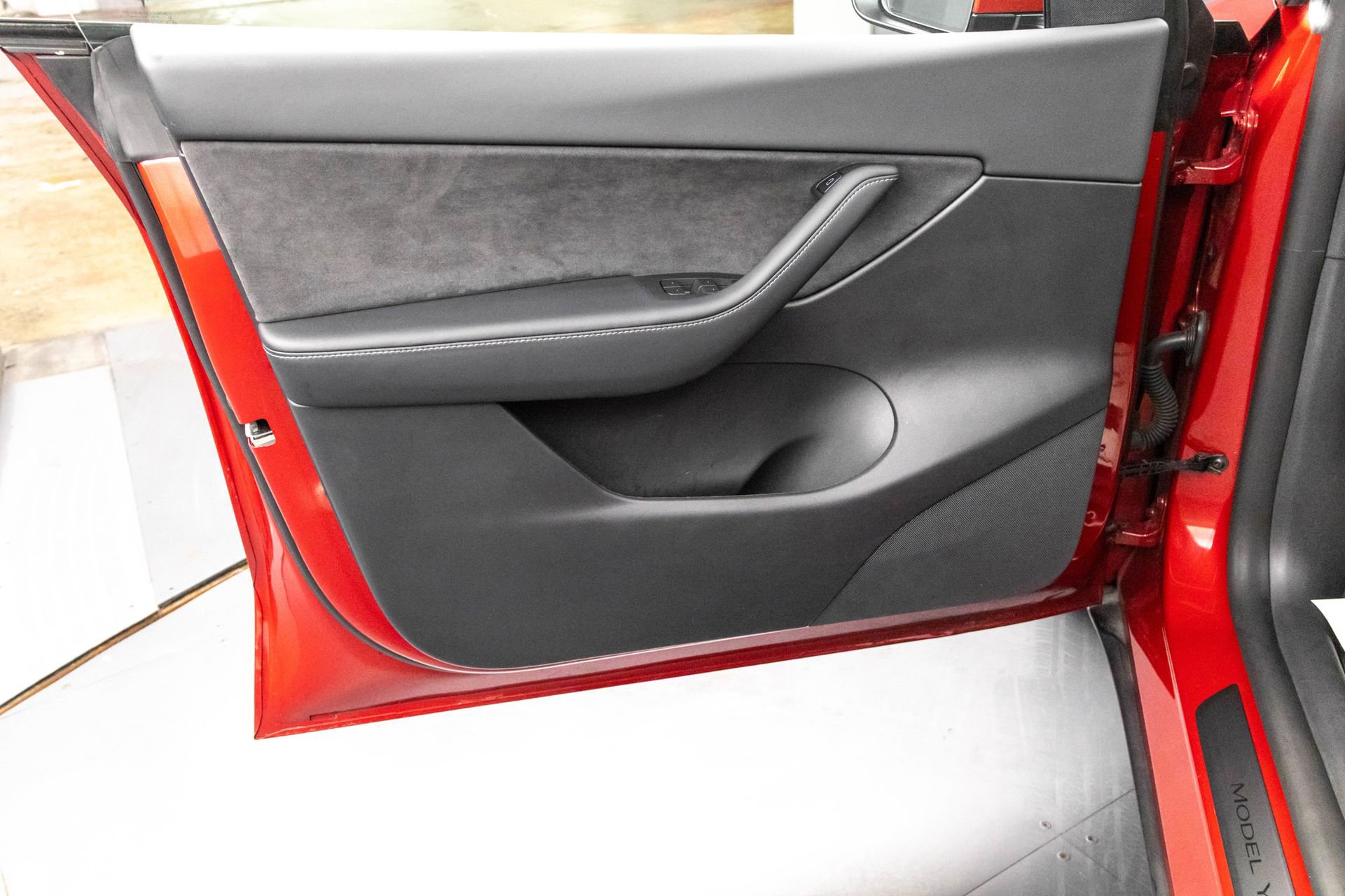 Used 2022 Tesla Model Y Long Range image 27