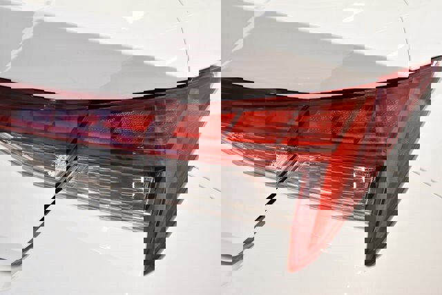 Used 2025 Hyundai Elantra SEL image 12