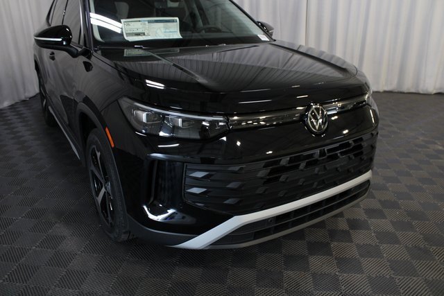 New 2025 Volkswagen Tiguan SE image 28