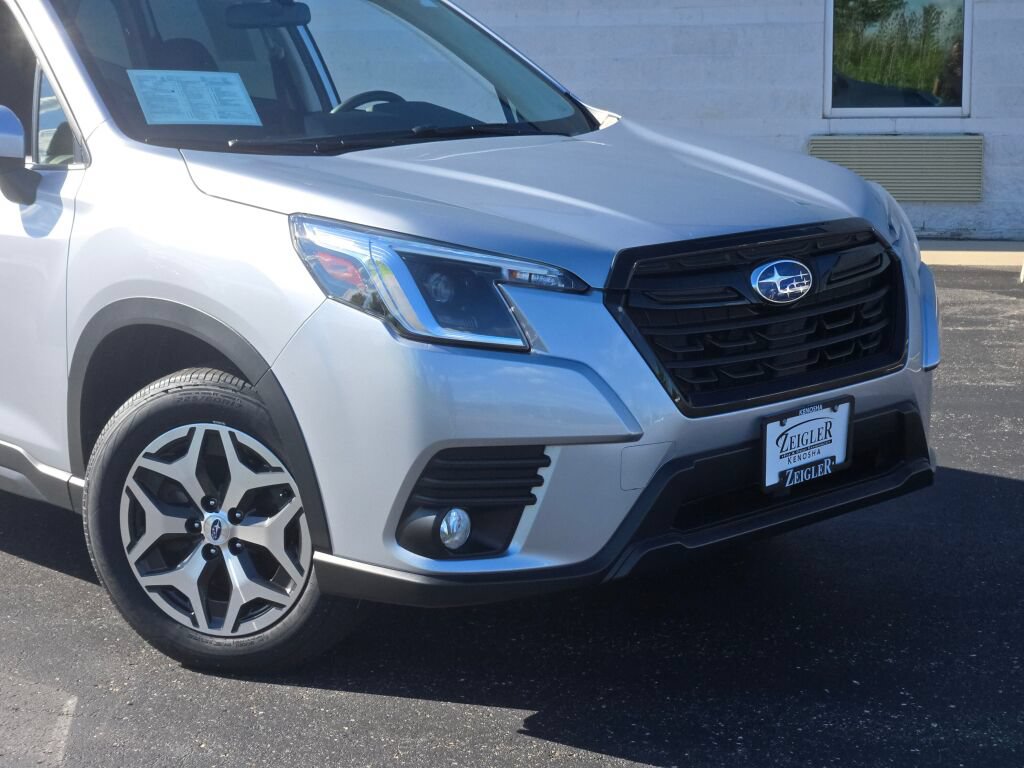 Used 2023 Subaru Forester Premium AWD/4WD image 2