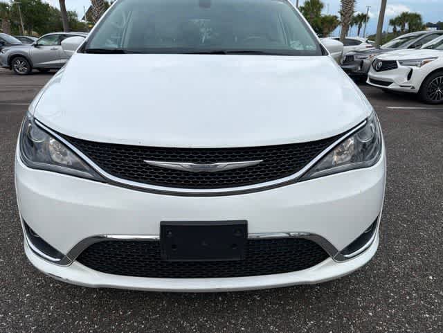 Used 2017 Chrysler Pacifica Touring-L FWD image 12