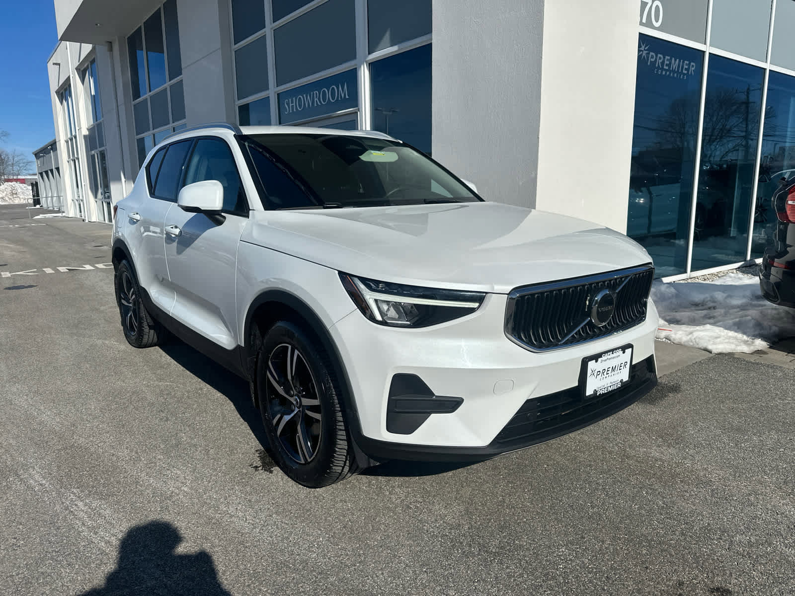 Certified 2023 Volvo XC40 B5 Core w/ Convenience Package image 4