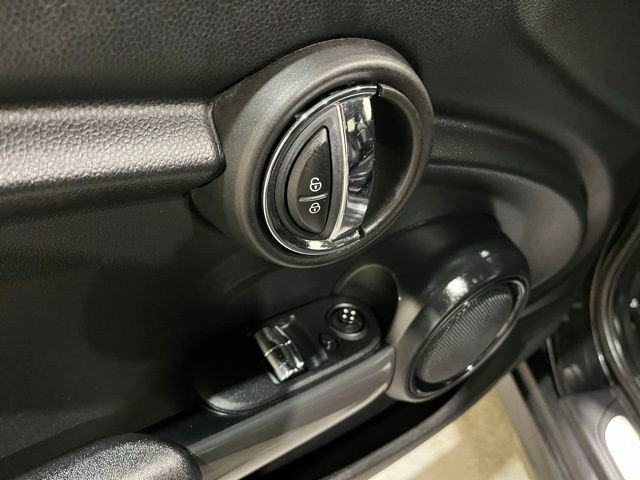 Used 2017 MINI Cooper 2-Door Hardtop image 33