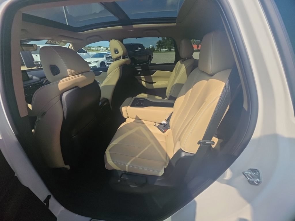 Certified 2023 Acura MDX w/ Advance Package AWD/4WD image 28