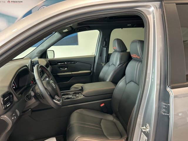 Used 2025 Honda Pilot TrailSport image 16