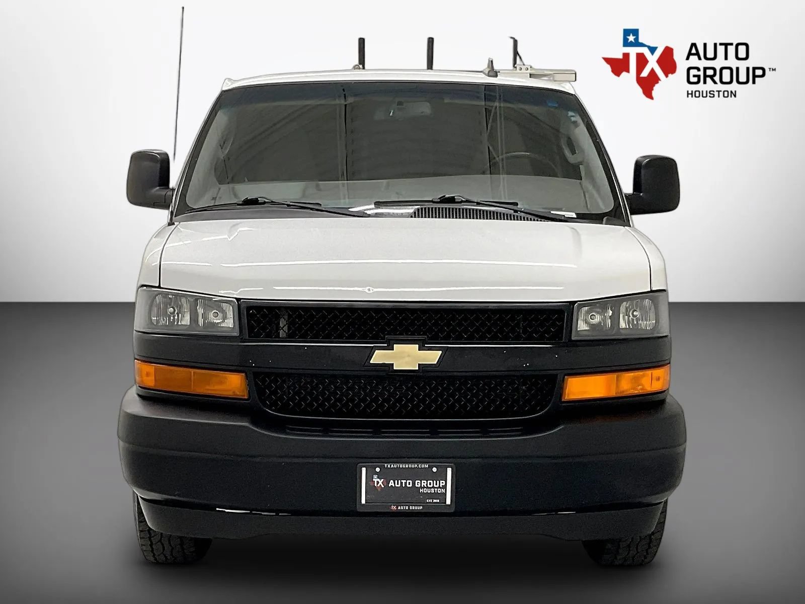 Used 2021 Chevrolet Express 2500 w/ Driver Convenience Package RWD image 5