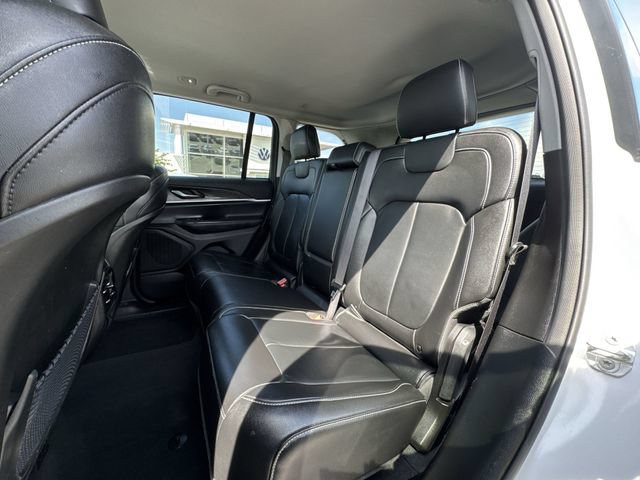 Used 2023 Jeep Grand Cherokee Limited AWD/4WD image 25