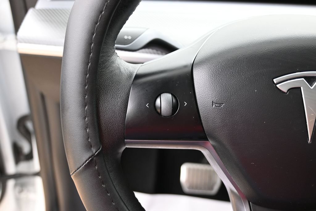Used 2021 Tesla Model Y Long Range AWD/4WD image 18