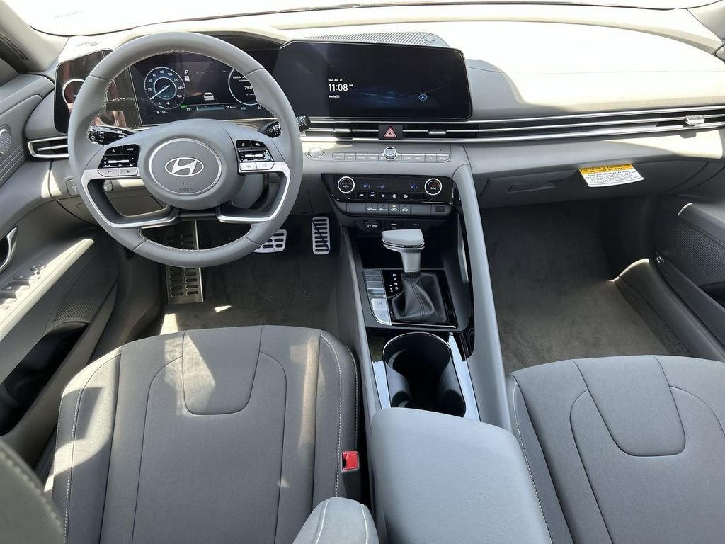 New 2025 Hyundai Elantra SEL image 3
