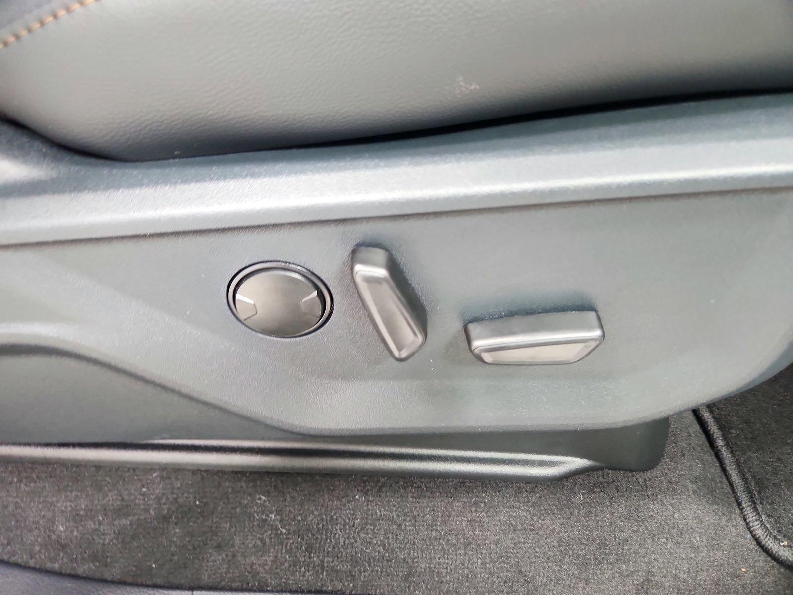 New 2026 Ford F250 Lariat w/ Chrome Package image 42