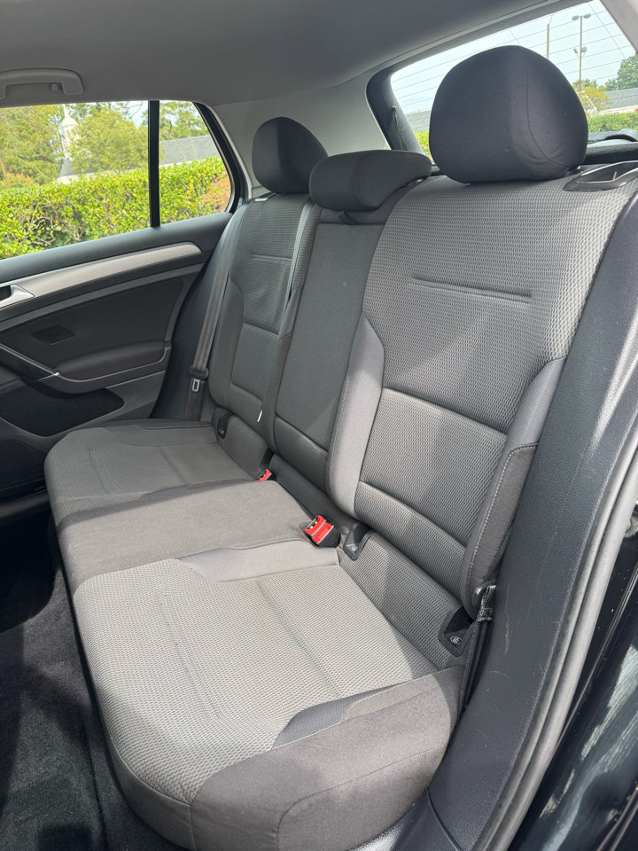 Used 2016 Volkswagen Golf S image 14