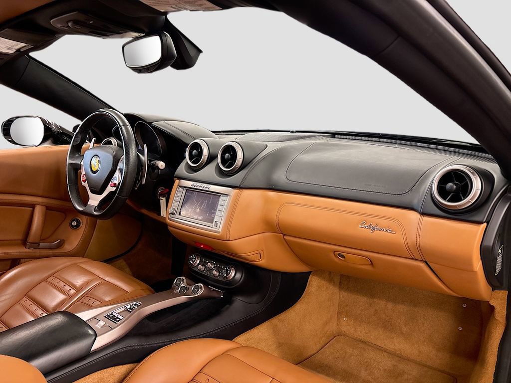 Used 2014 Ferrari California image 15