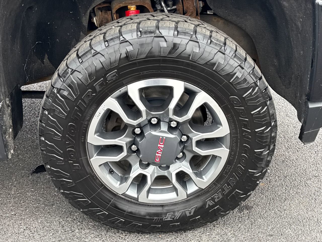Used 2022 GMC Sierra 2500 AT4 w/ AT4 Preferred Package AWD/4WD image 9