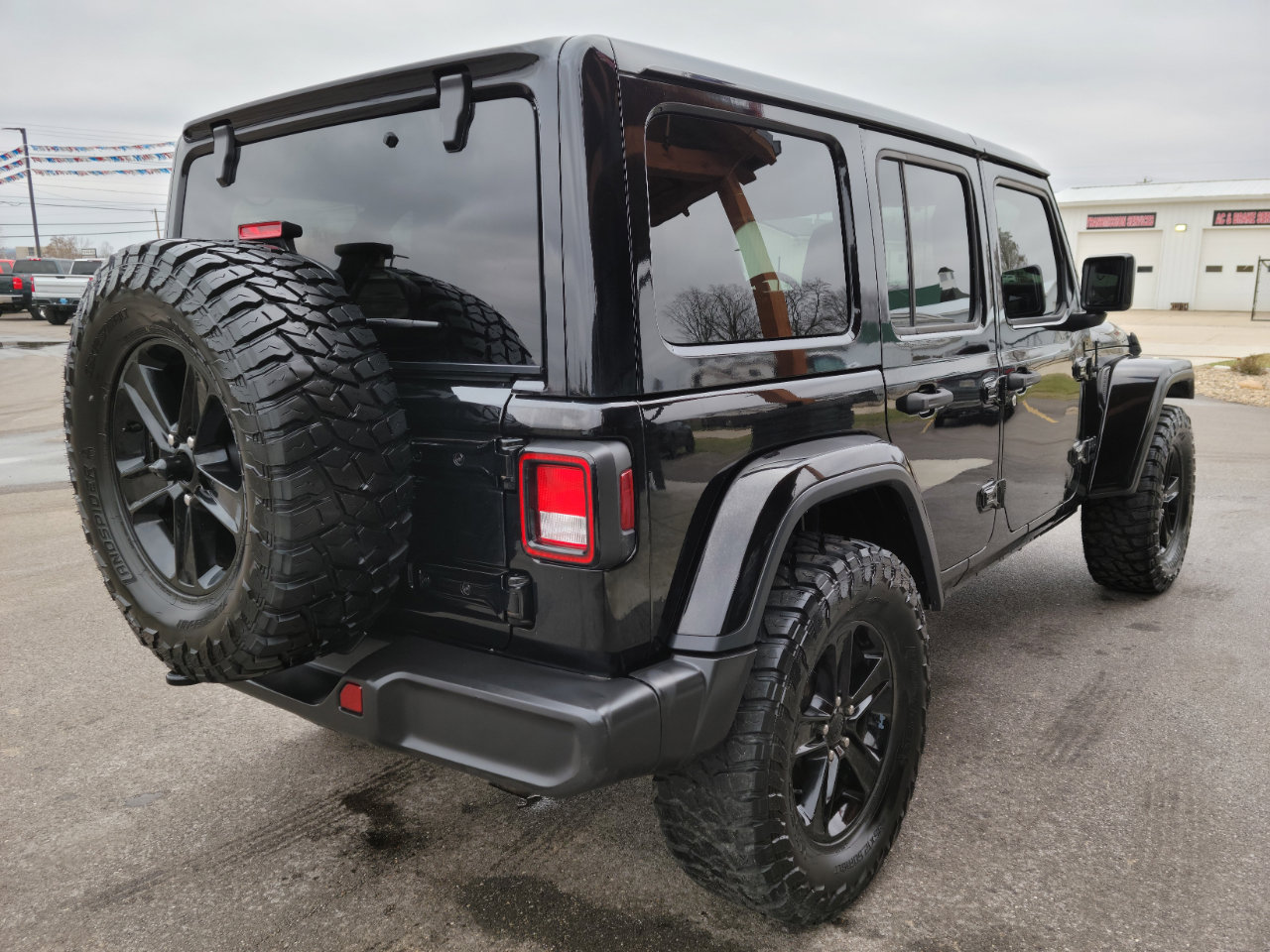 Used 2021 Jeep Wrangler Unlimited Sahara image 4