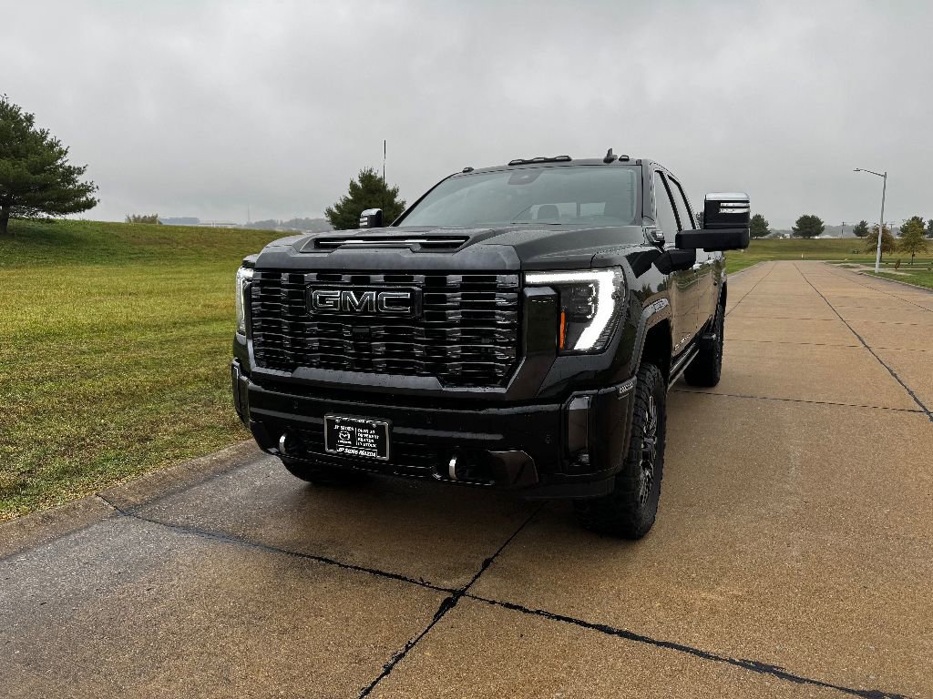 Used 2024 GMC Sierra 2500 Denali Ultimate w/ Max Trailering Package AWD/4WD image 2