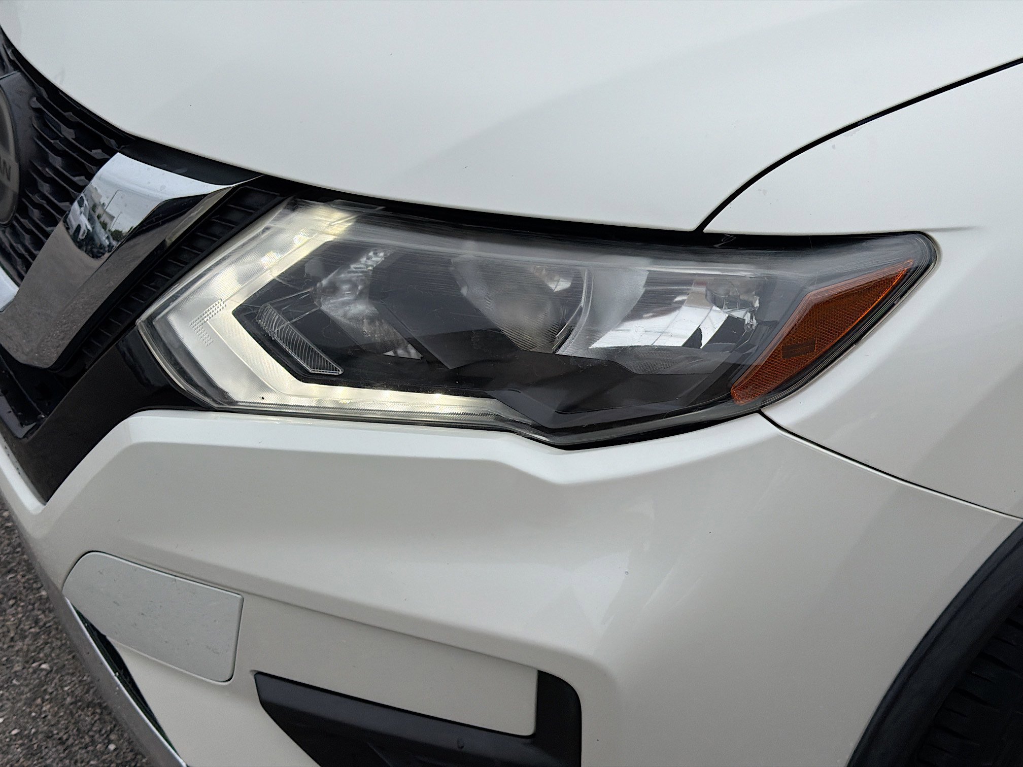 Used 2018 Nissan Rogue SV image 9