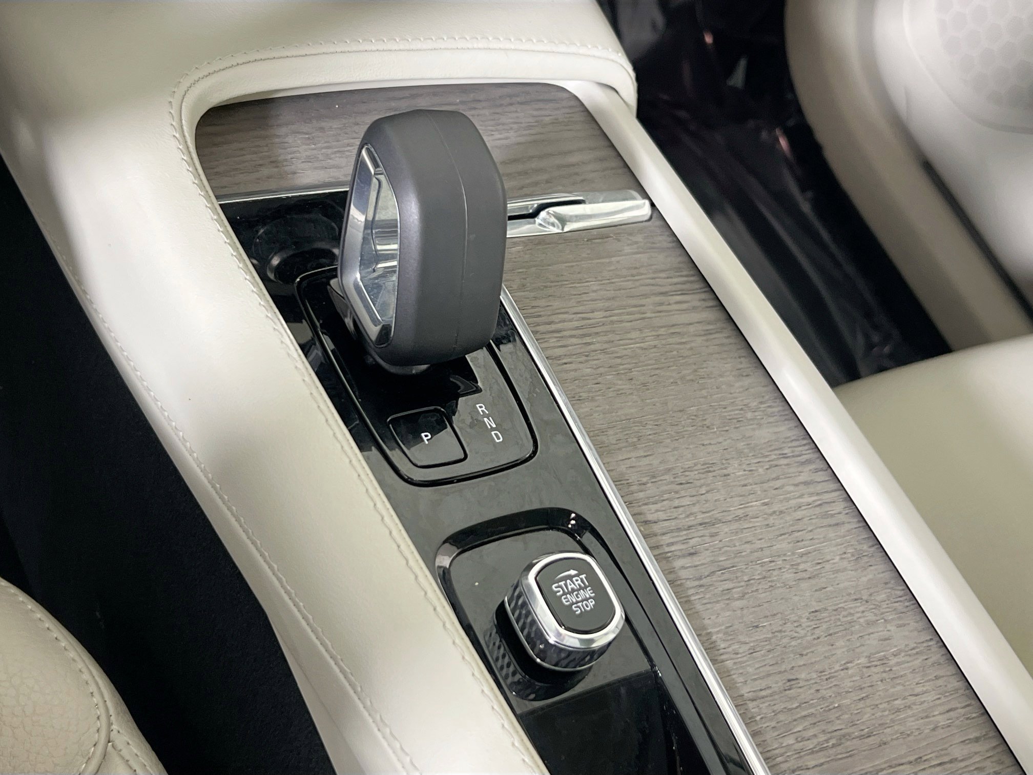 Used 2023 Volvo XC90 B6 Core w/ Protection Package Premier image 17