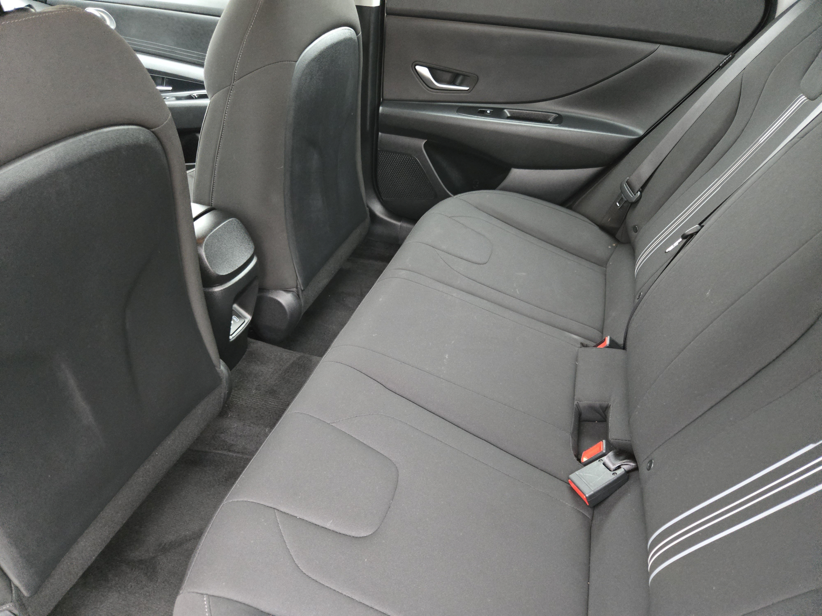 Used 2025 Hyundai Elantra Hybrid FWD image 27