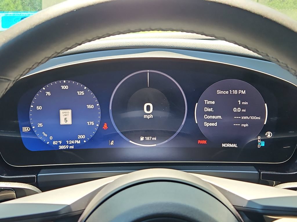Certified 2025 Porsche Macan 4 Electric AWD/4WD image 40