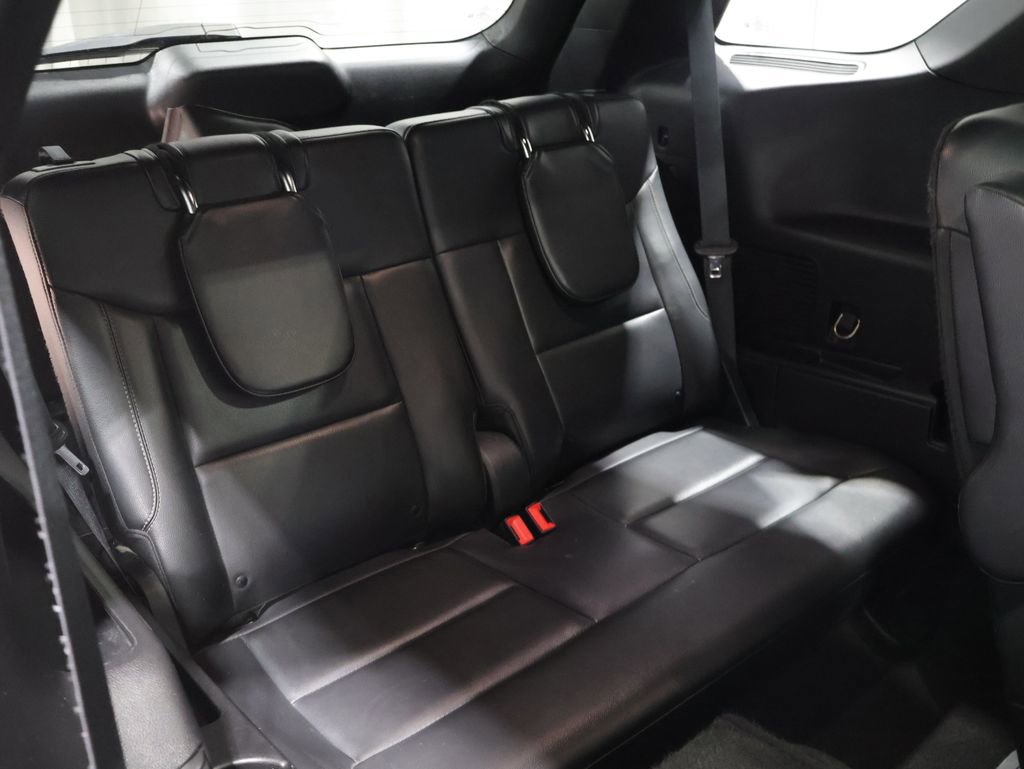 Used 2020 Ford Explorer XLT w/ Equipment Group 202A AWD/4WD image 23