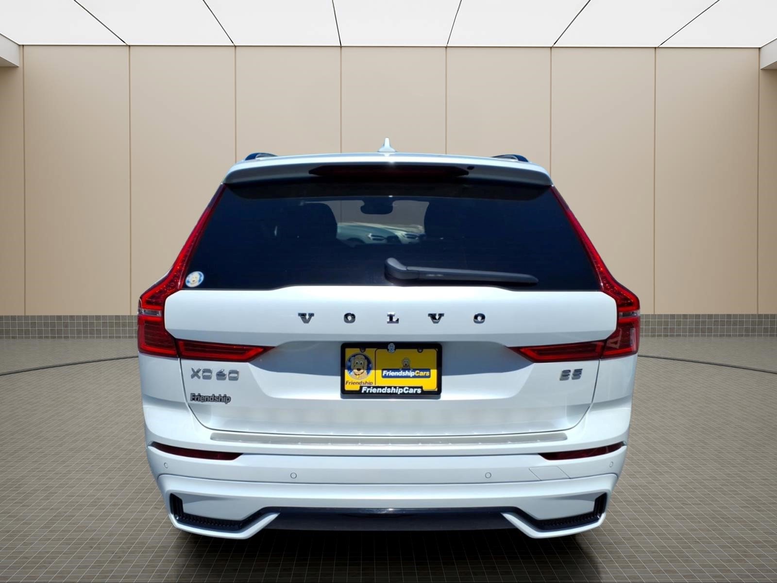 Used 2024 Volvo XC60 B5 Plus w/ Protection Package Premier AWD/4WD image 10