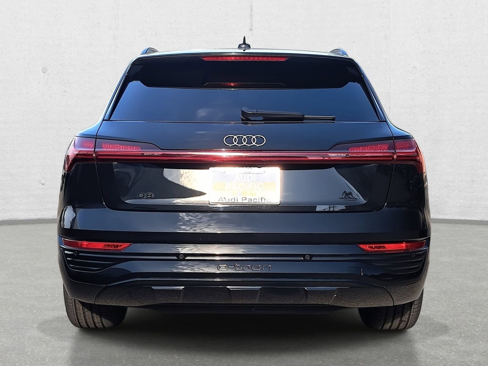 Used 2024 Audi Q8 e-tron Premium Plus w/ Premium Plus Package image 6