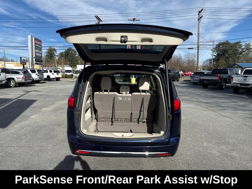 Used 2020 Chrysler Pacifica Touring-L w/ Tire & Wheel Group image 22