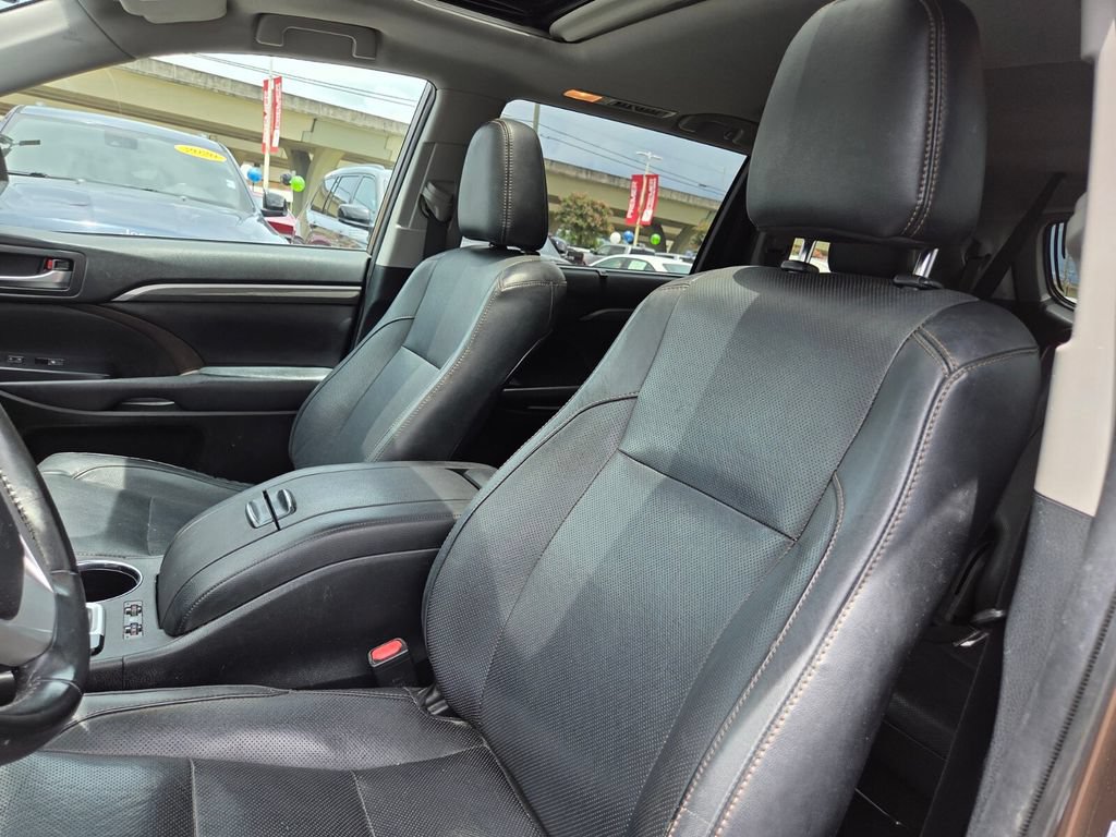 Used 2019 Toyota Highlander Limited FWD image 11