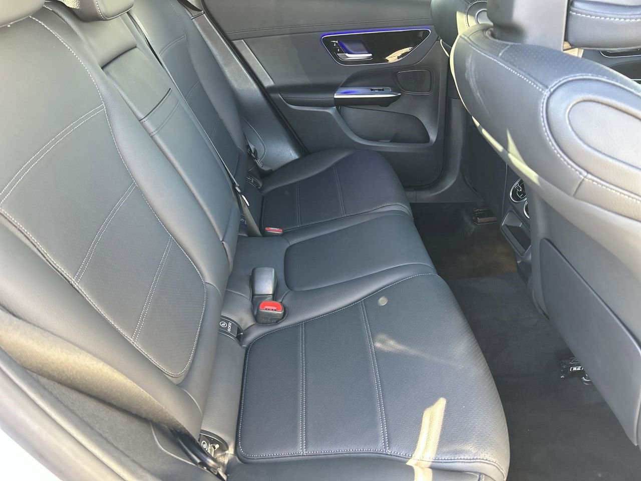 Used 2025 Mercedes-Benz GLC 300 4MATIC image 10
