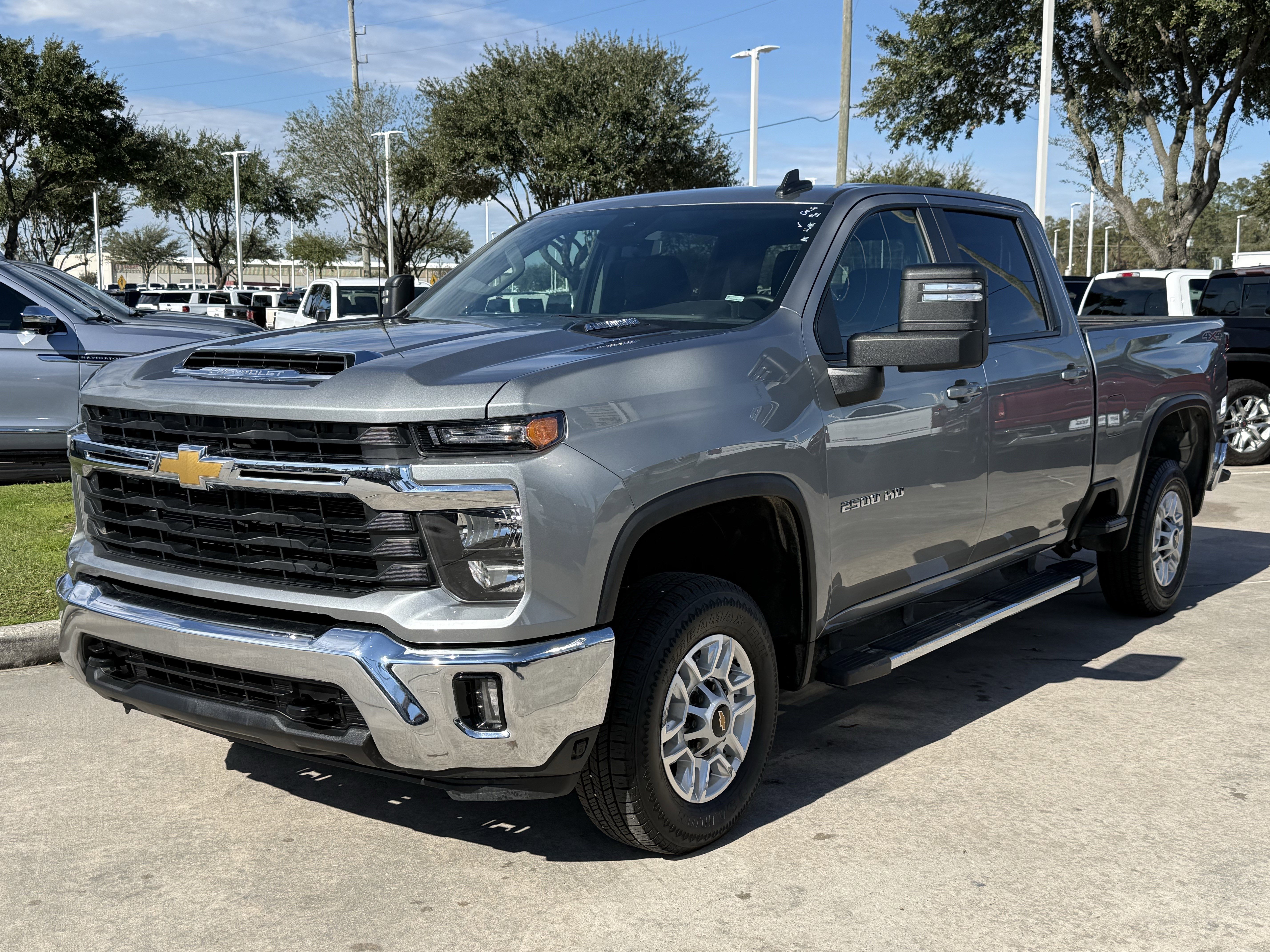 Used 2025 Chevrolet Silverado 2500 LT w/ Convenience Package image 9
