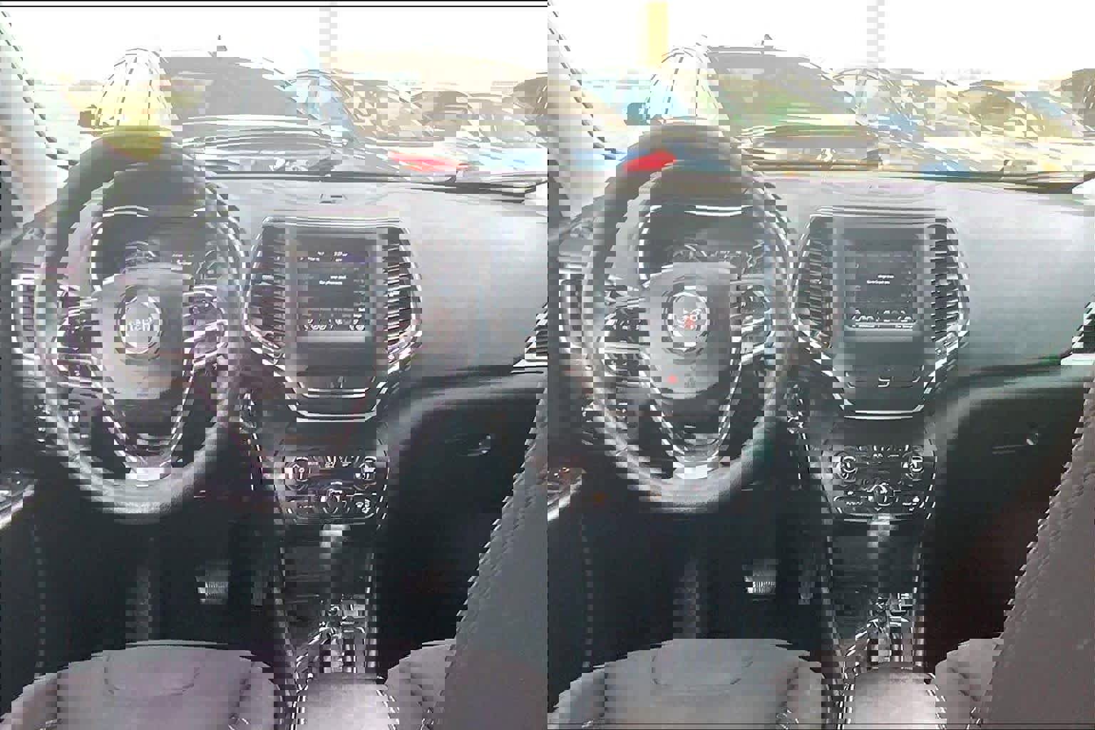 Used 2019 Jeep Cherokee Latitude w/ Popular Appearance Group image 15