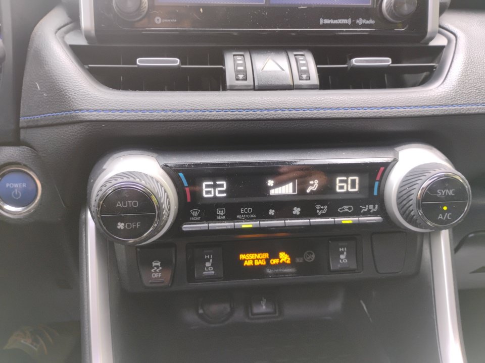 Used 2020 Toyota RAV4 XSE w/ XSE Grade Weather Package AWD/4WD image 22
