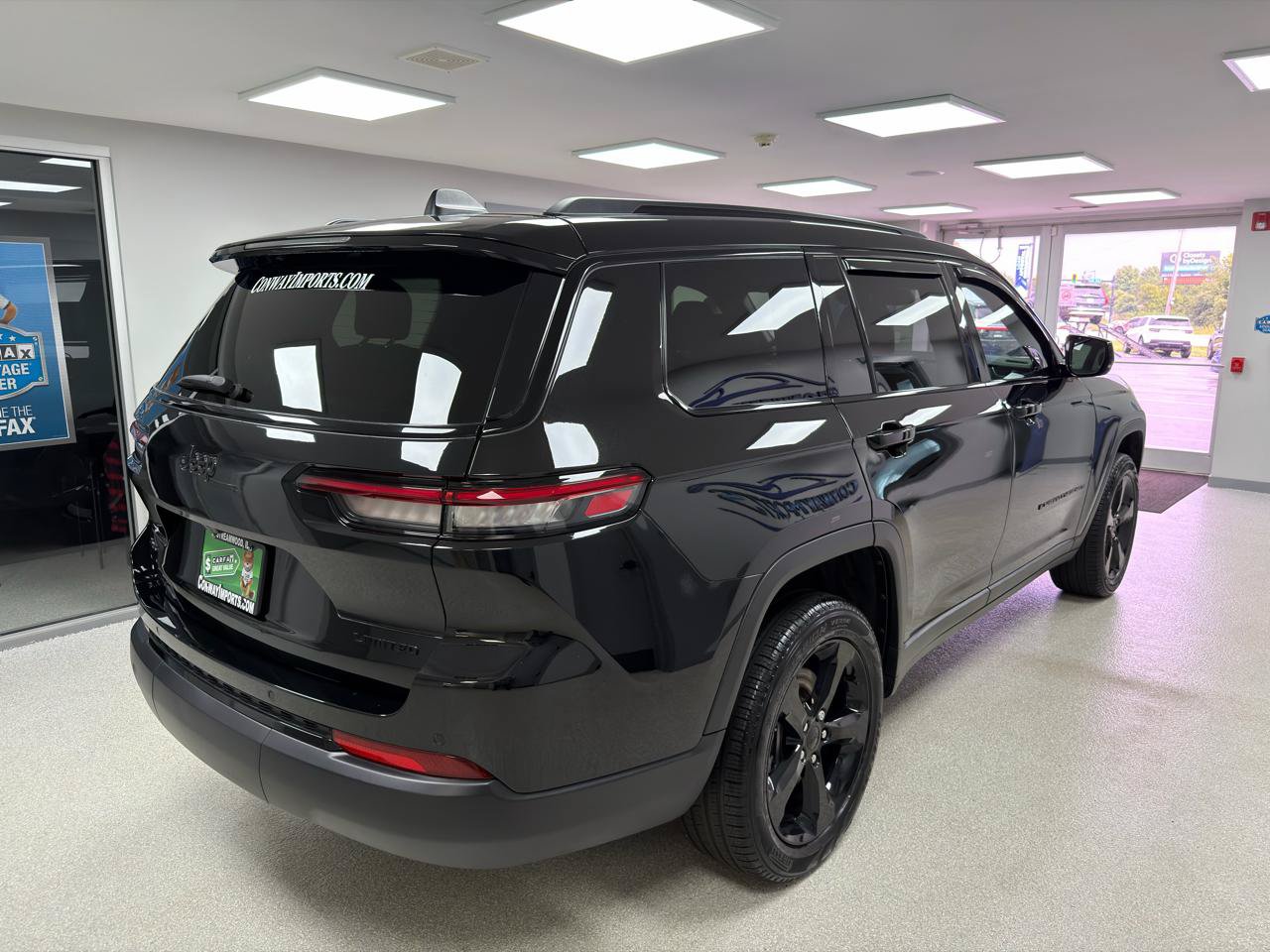 Used 2025 Jeep Grand Cherokee L Limited w/ Black Appearance Package AWD/4WD image 3