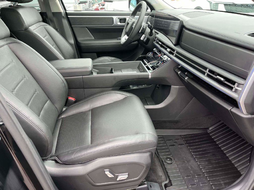 Used 2024 Hyundai Santa Fe Limited FWD image 12