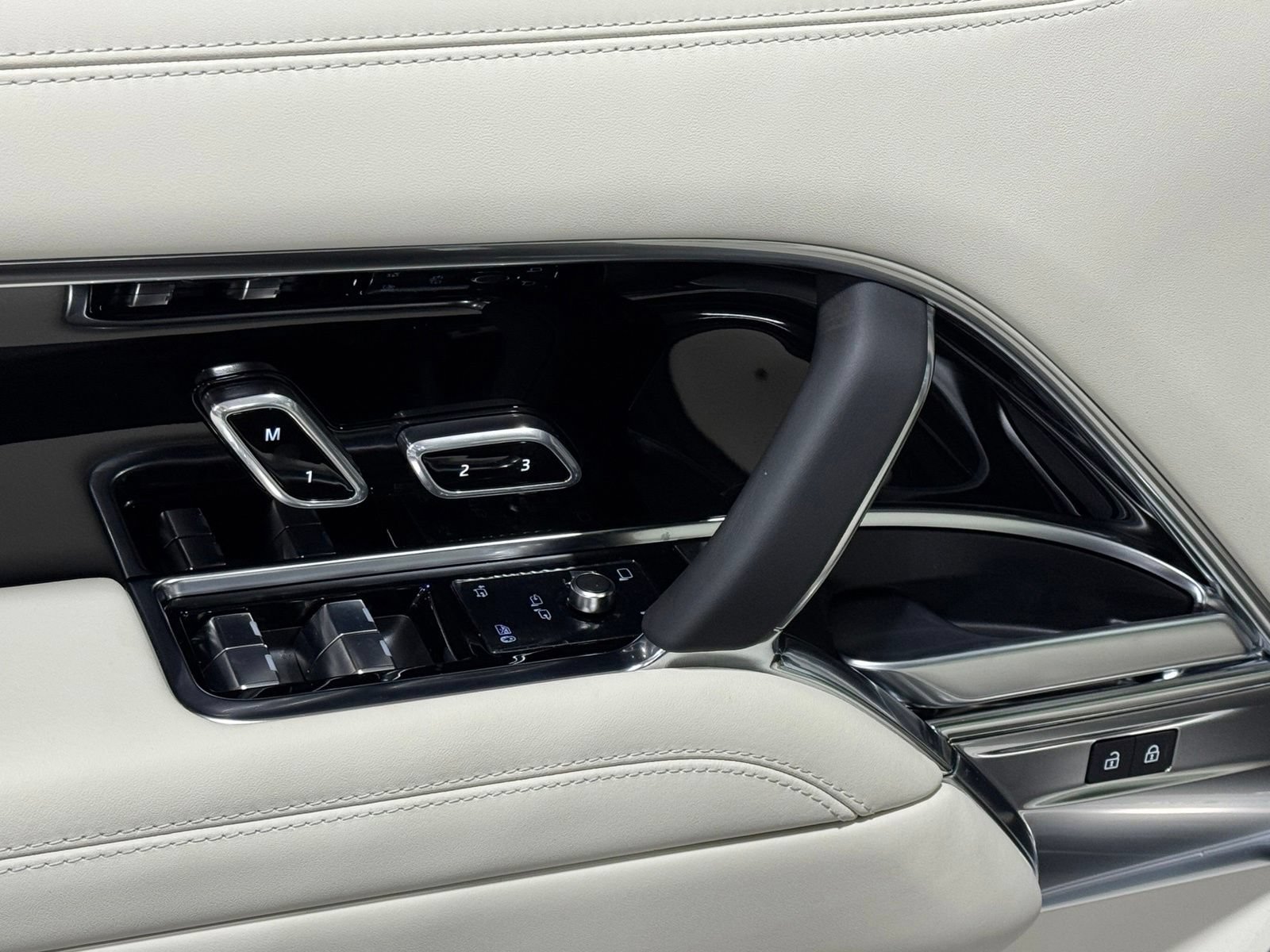New 2026 Land Rover Range Rover SE AWD/4WD image 12