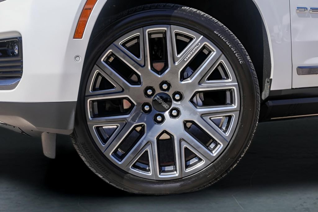 Certified 2025 GMC Yukon Denali Ultimate image 4