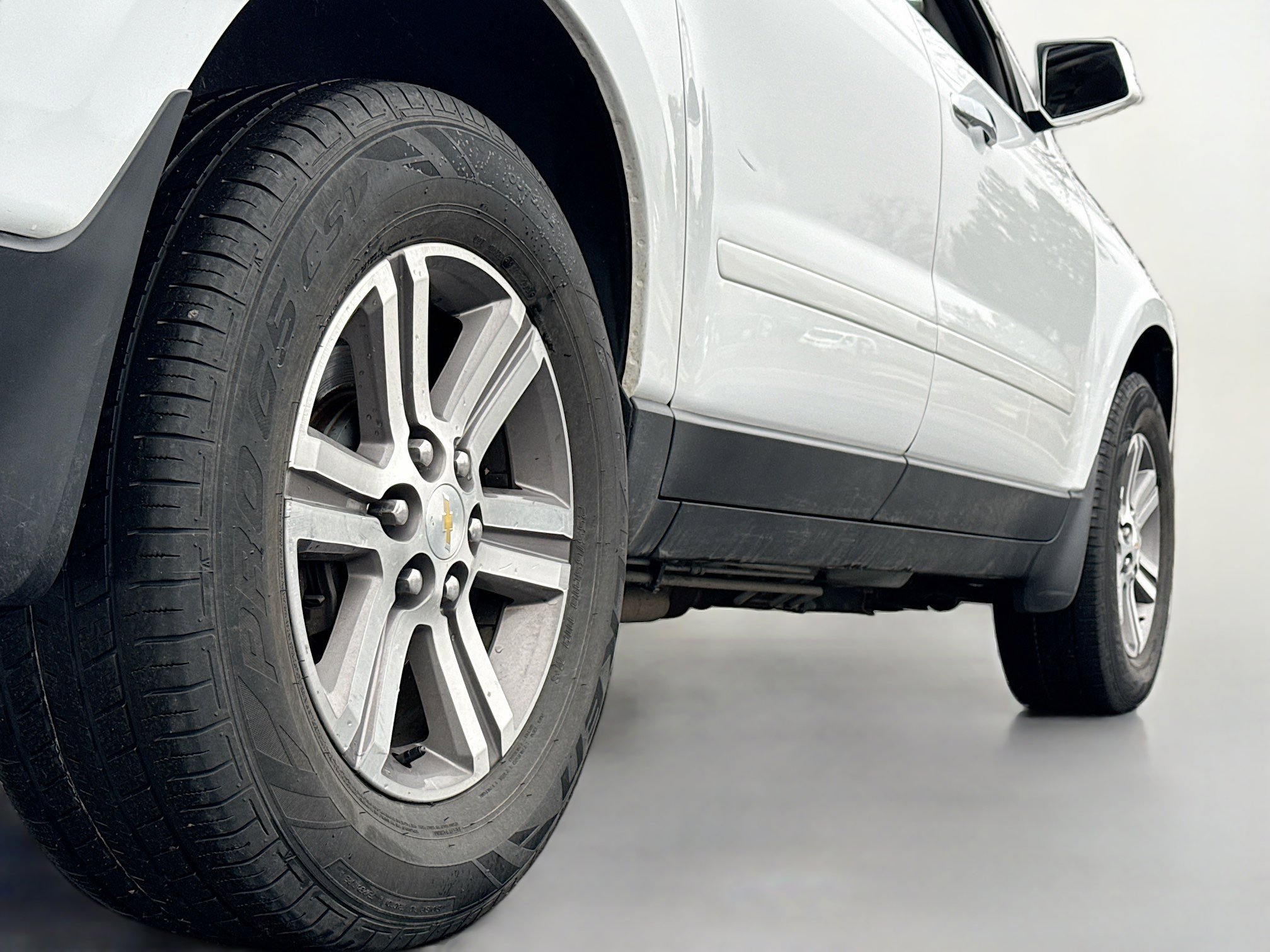 Used 2017 Chevrolet Traverse LT image 16