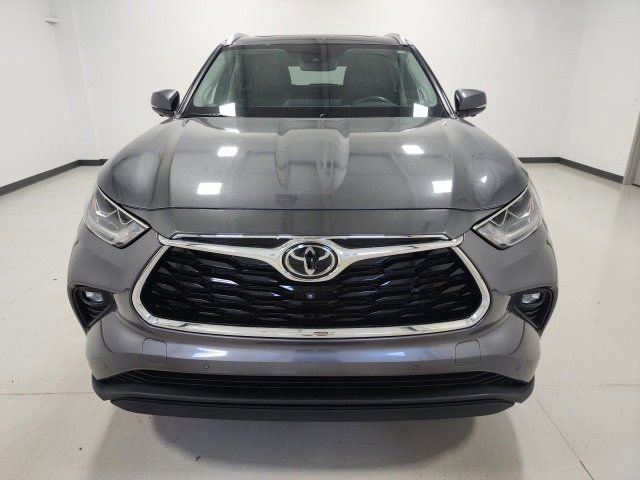Used 2023 Toyota Highlander Limited image 38