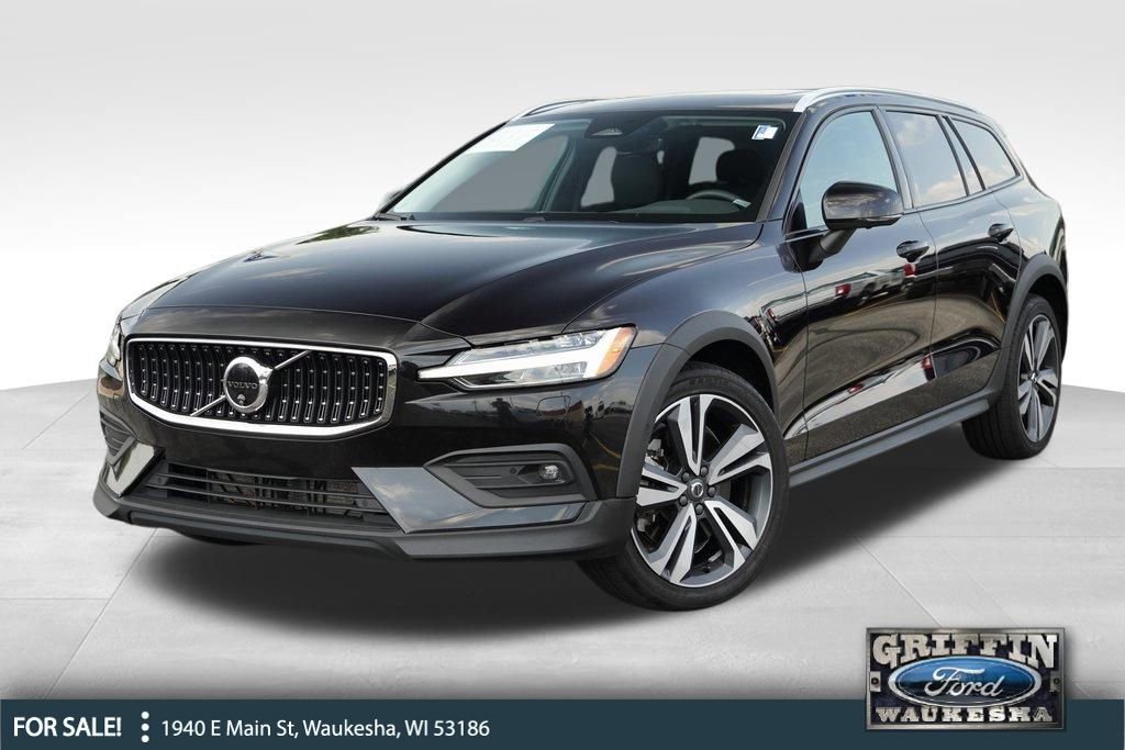 Used 2024 Volvo V60 B5 Cross Country Plus image 1