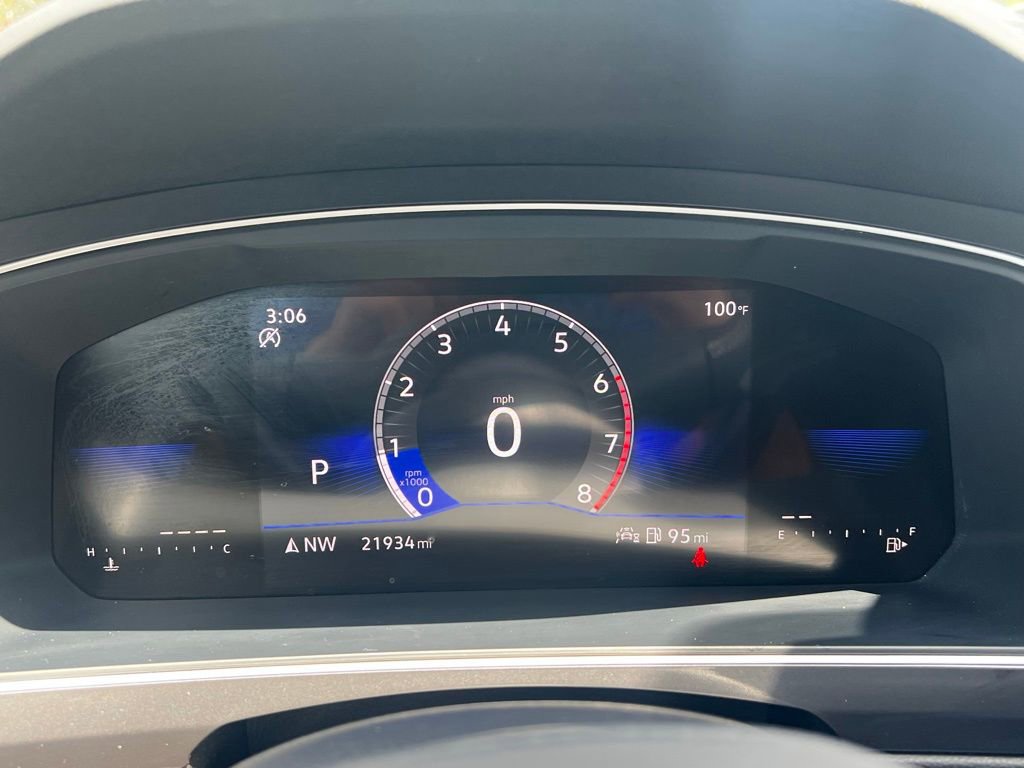 Used 2024 Volkswagen Tiguan SE image 17