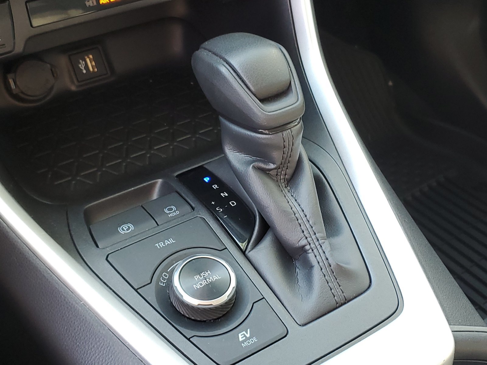 Certified 2025 Toyota RAV4 XLE AWD/4WD image 30