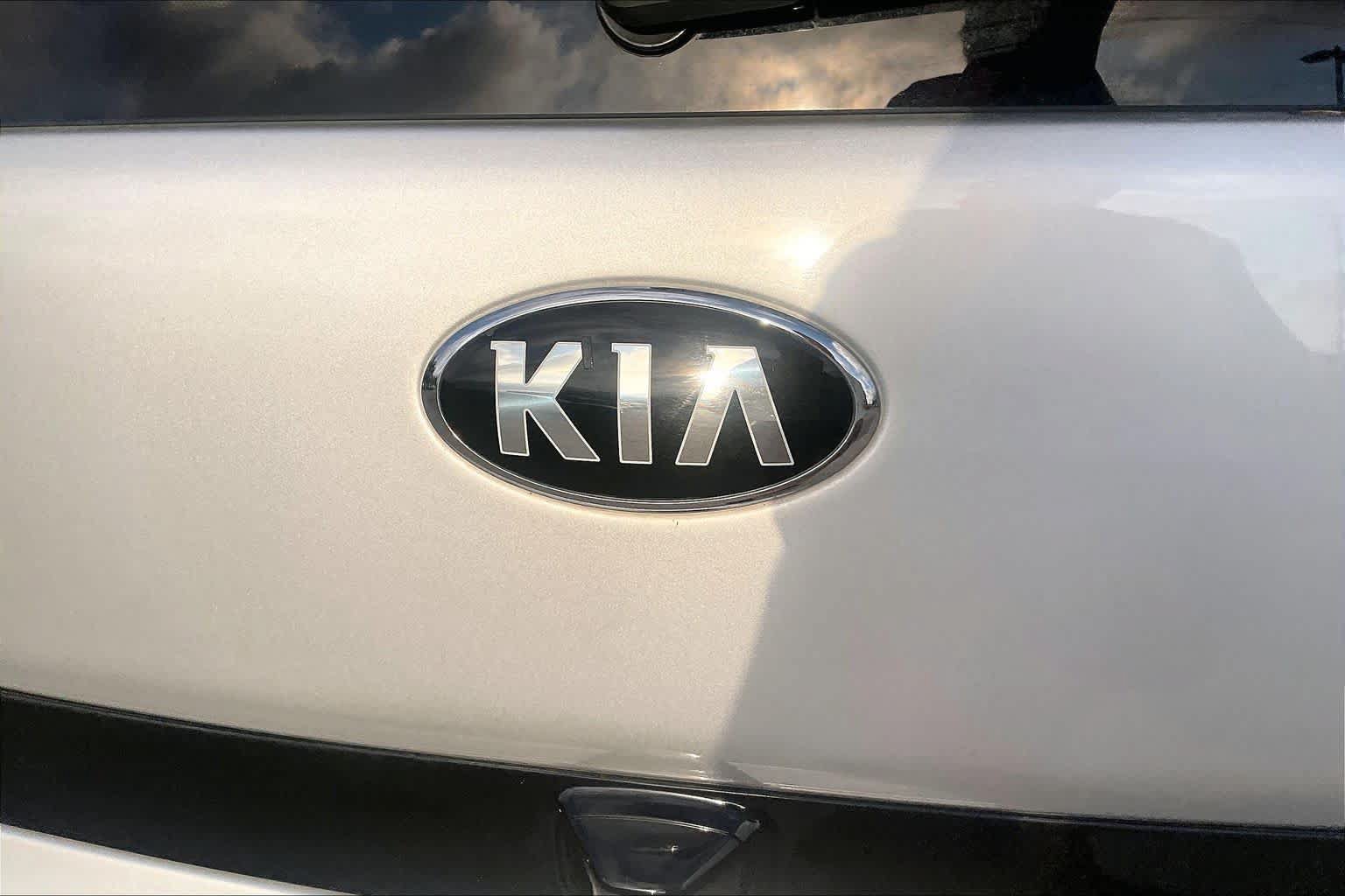 Used 2017 Kia Soul + FWD image 10