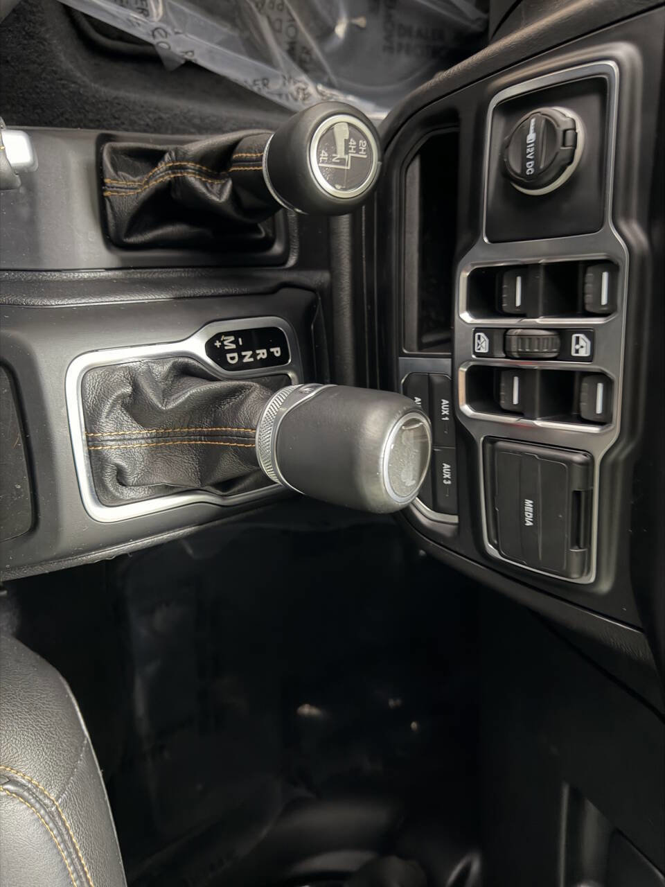 Used 2021 Jeep Wrangler Unlimited Sahara AWD/4WD image 11