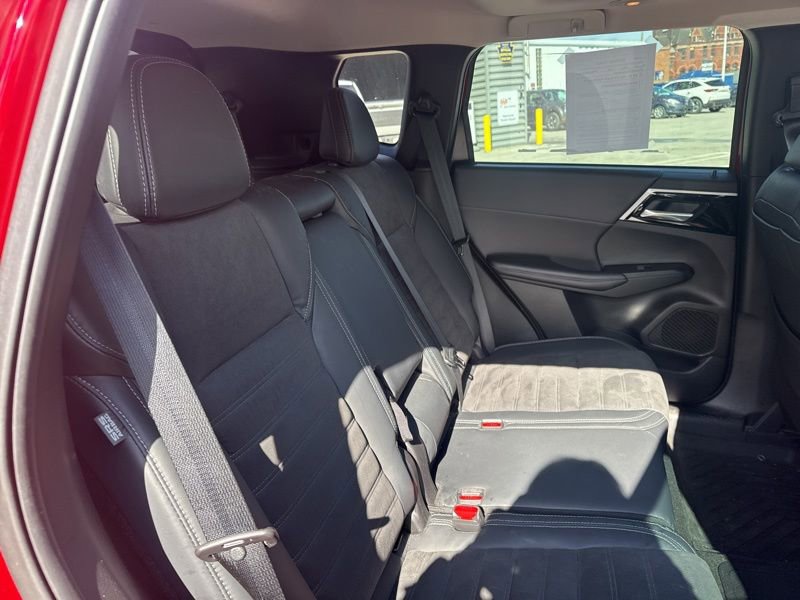 Used 2023 Mitsubishi Outlander SE image 8